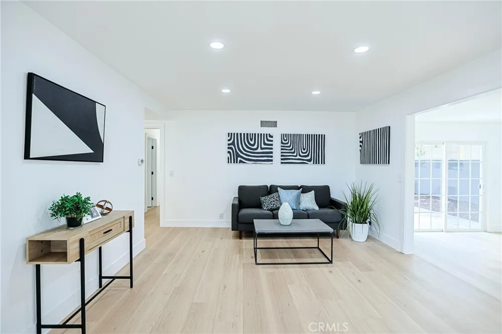 1246 E Turin Anaheim, CA 92805