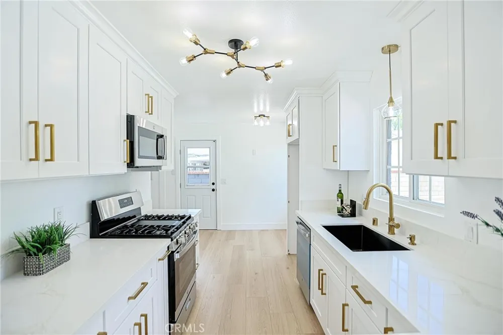 1246 E Turin Anaheim, CA 92805