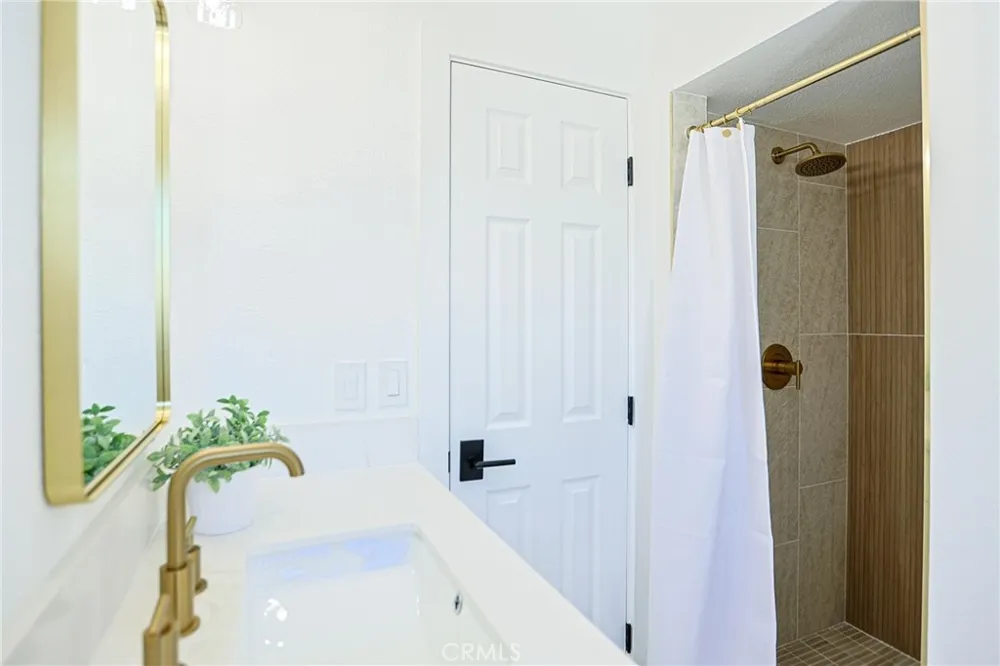 1246 E Turin Anaheim, CA 92805