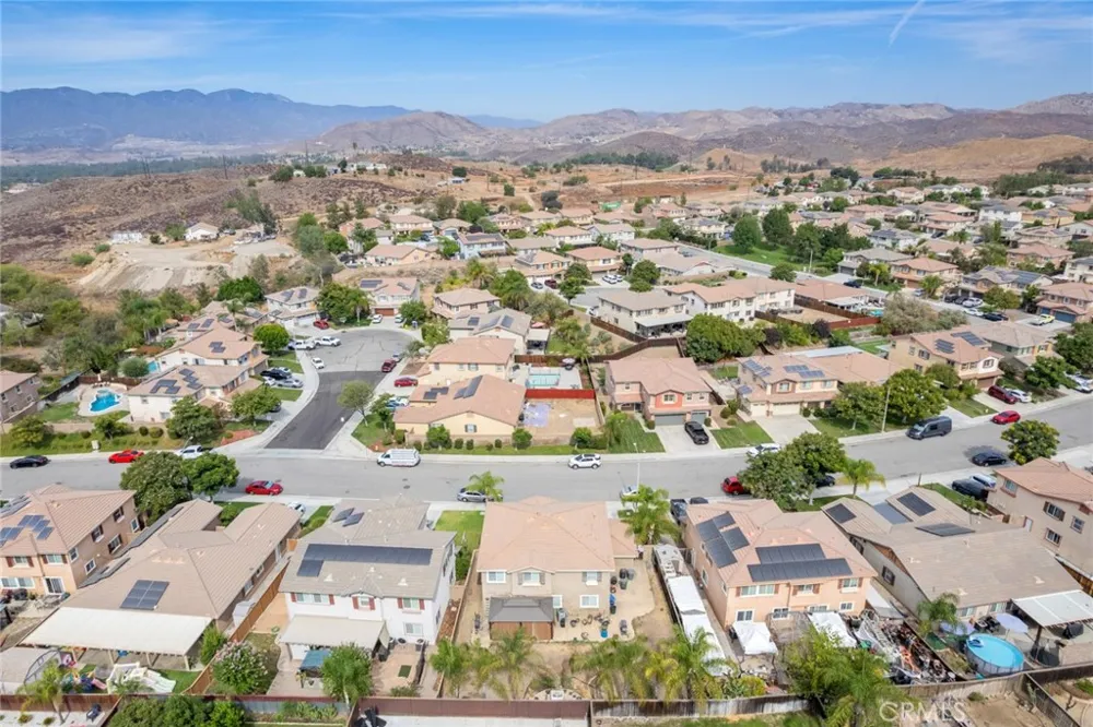 52988 Astrid Lake Elsinore, CA 92532