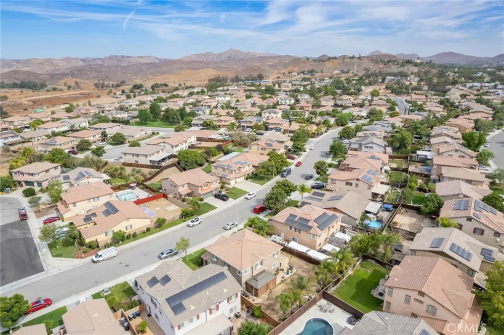 52988 Astrid Lake Elsinore, CA 92532