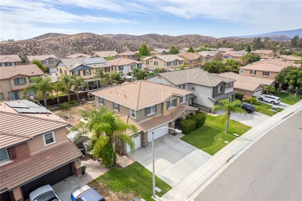 52988 Astrid Lake Elsinore, CA 92532