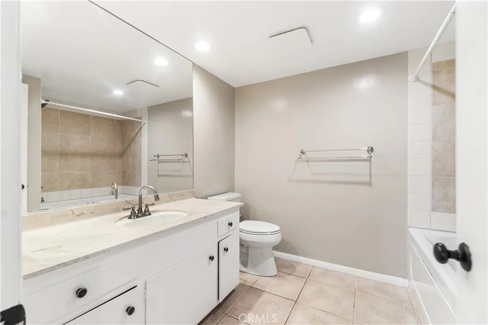 2699 E 20th Signal Hill, CA 90755