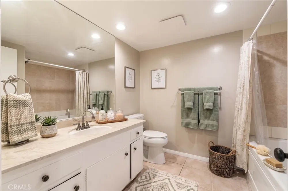 2699 E 20th Signal Hill, CA 90755