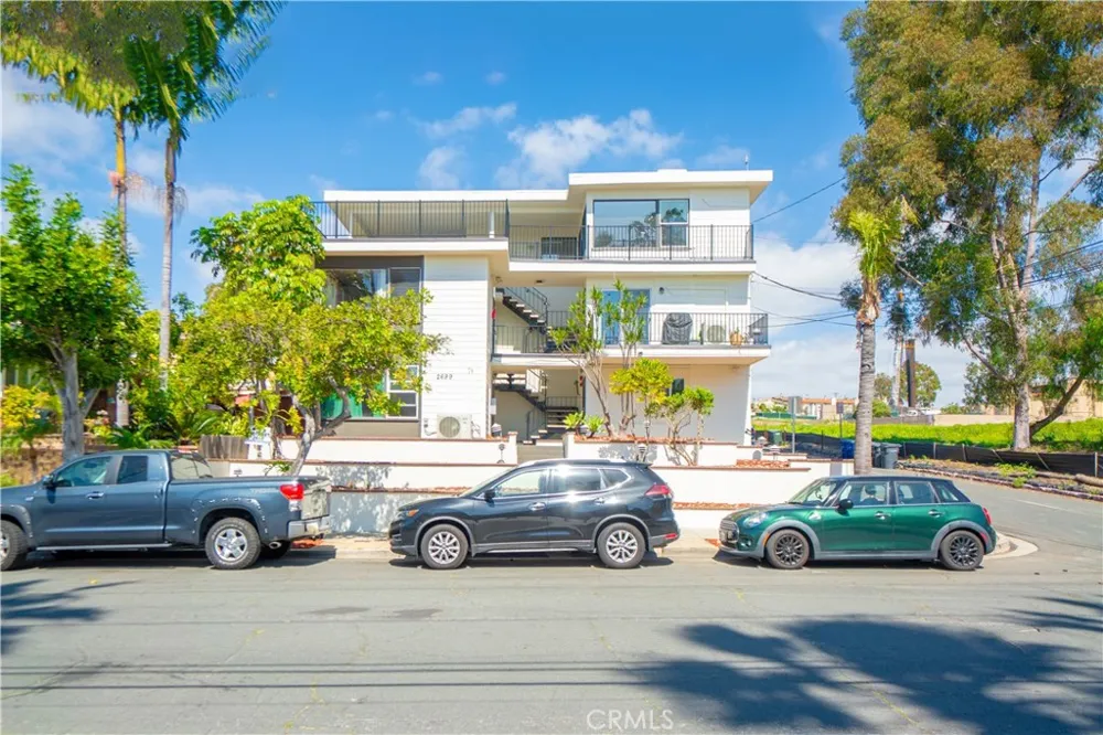 2699 E 20th Signal Hill, CA 90755