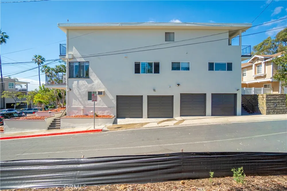 2699 E 20th Signal Hill, CA 90755