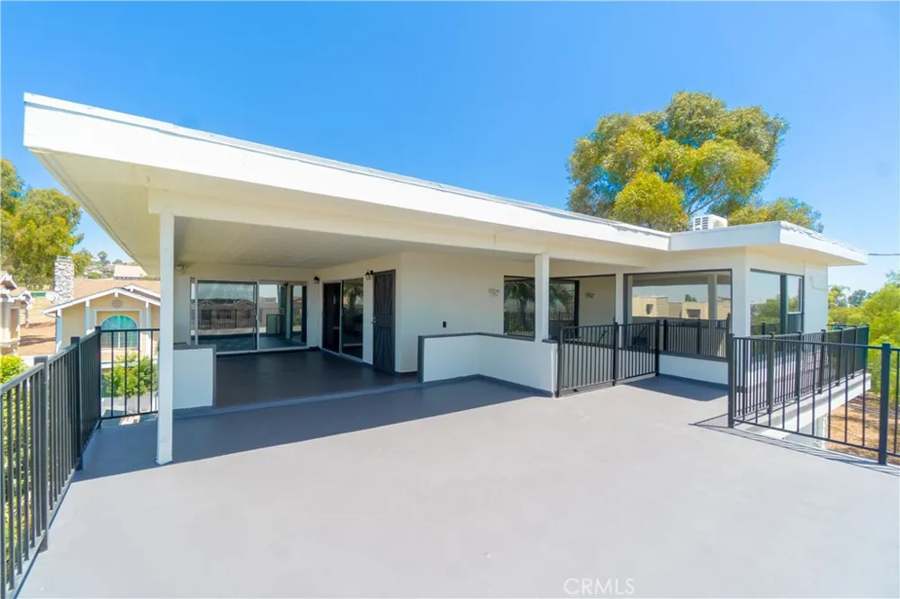 2699 E 20th Signal Hill, CA 90755