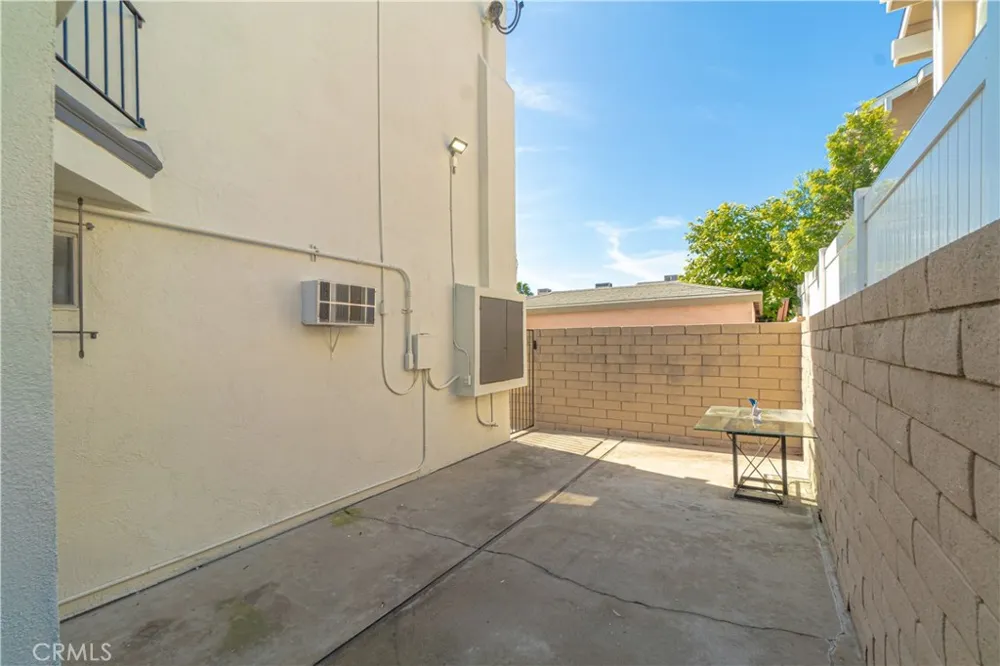 2699 E 20th Signal Hill, CA 90755
