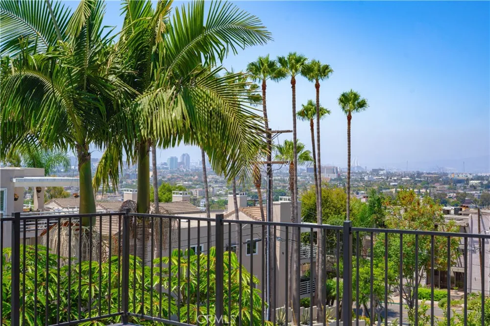 2699 E 20th Signal Hill, CA 90755