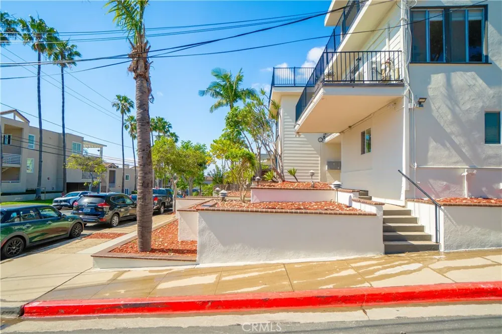 2699 E 20th Signal Hill, CA 90755