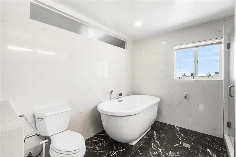 2699 E 20th Signal Hill, CA 90755