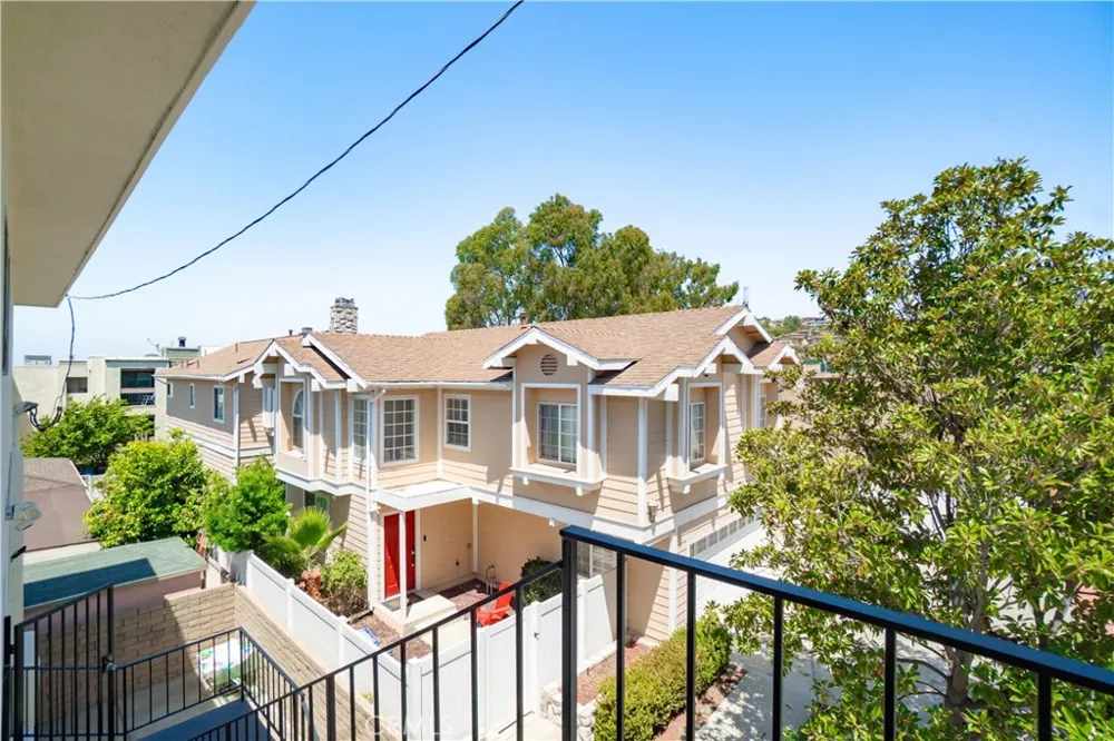 2699 E 20th Signal Hill, CA 90755