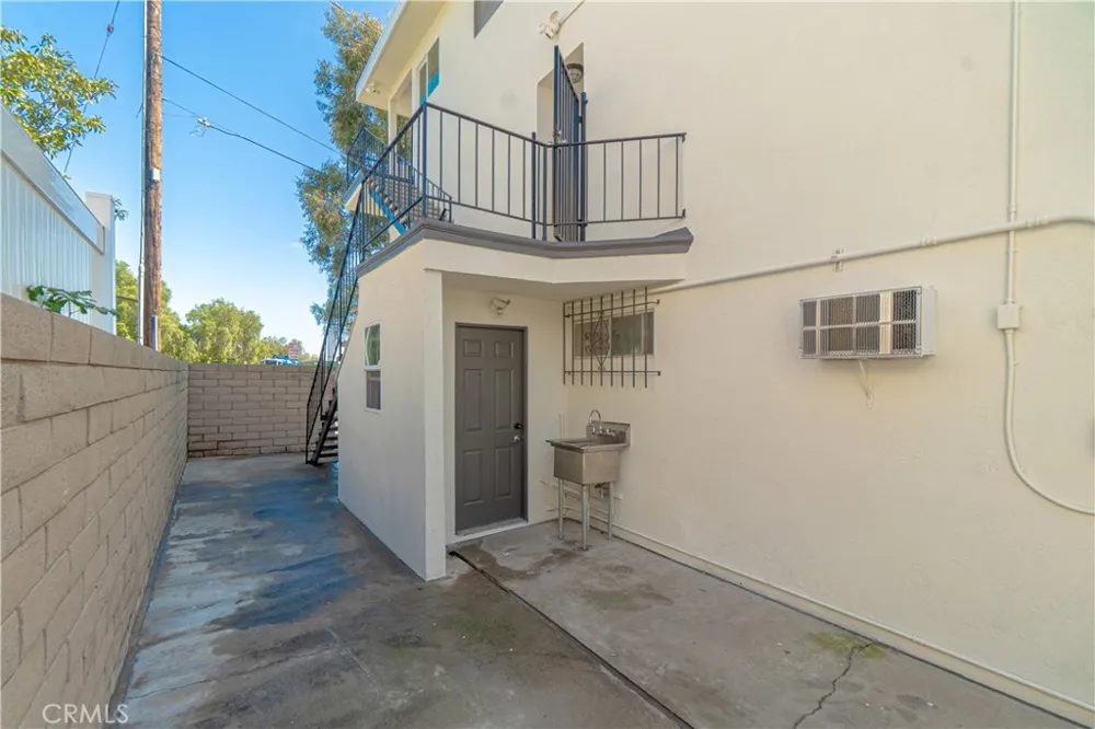 2699 E 20th Signal Hill, CA 90755