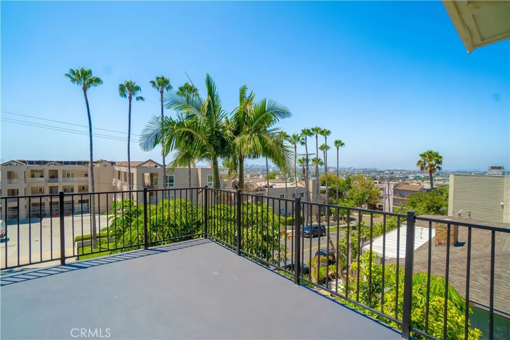 2699 E 20th Signal Hill, CA 90755