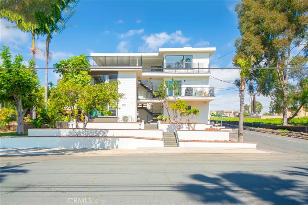 2699 E 20th Signal Hill, CA 90755