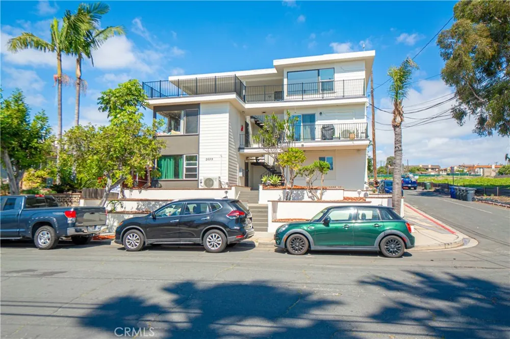 2699 E 20th Signal Hill, CA 90755