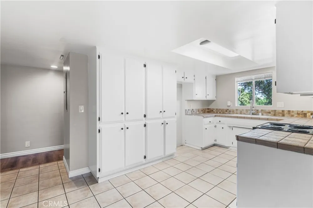 2699 E 20th Signal Hill, CA 90755