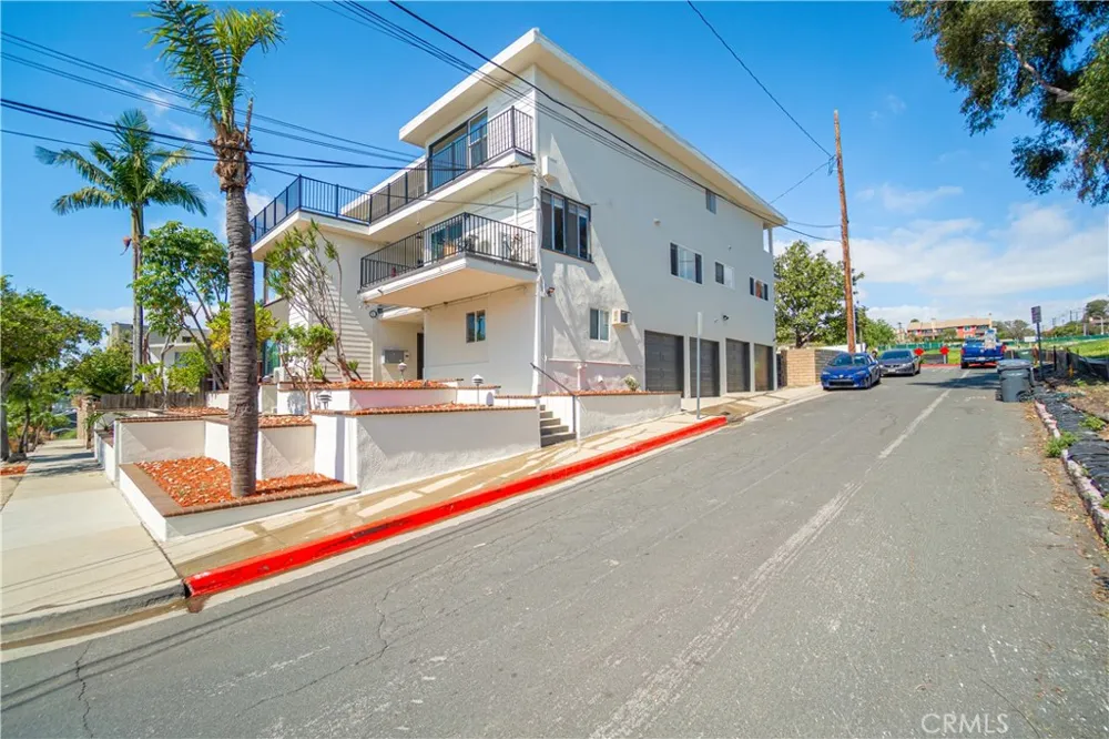2699 E 20th Signal Hill, CA 90755