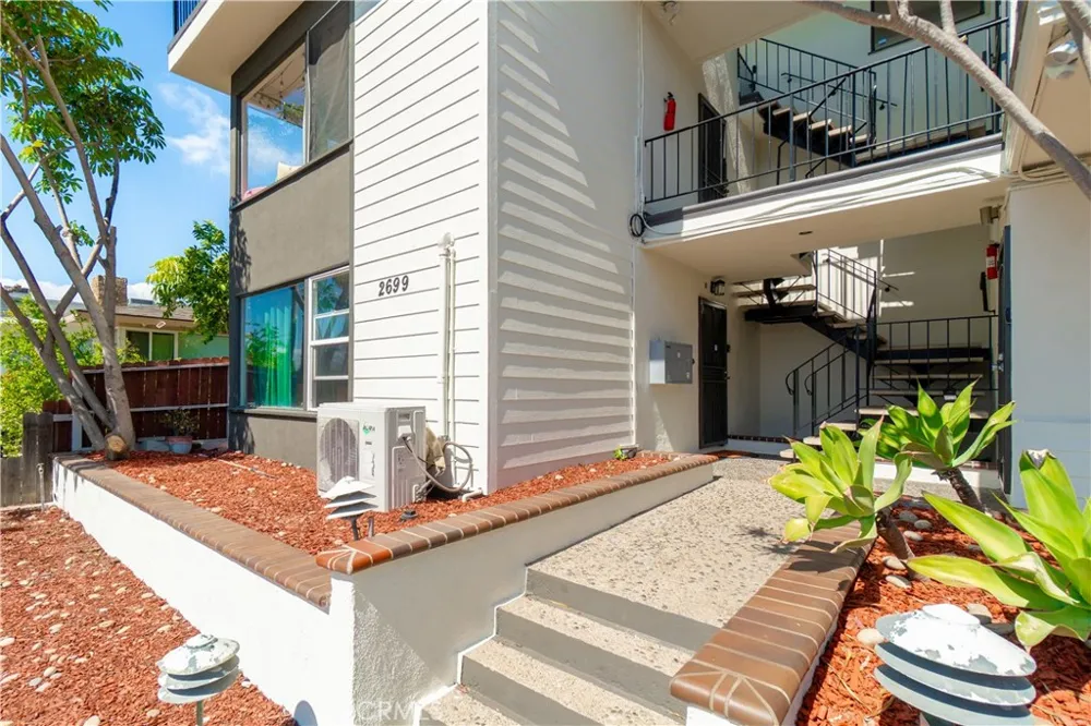 2699 E 20th Signal Hill, CA 90755