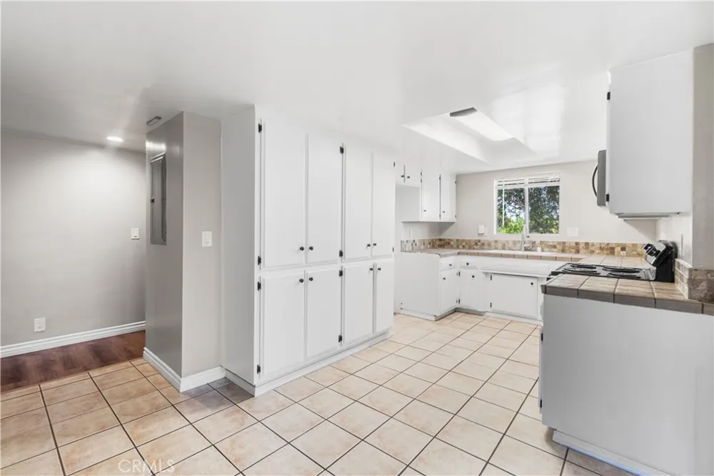 2699 E 20th Signal Hill, CA 90755
