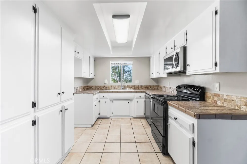 2699 E 20th Signal Hill, CA 90755