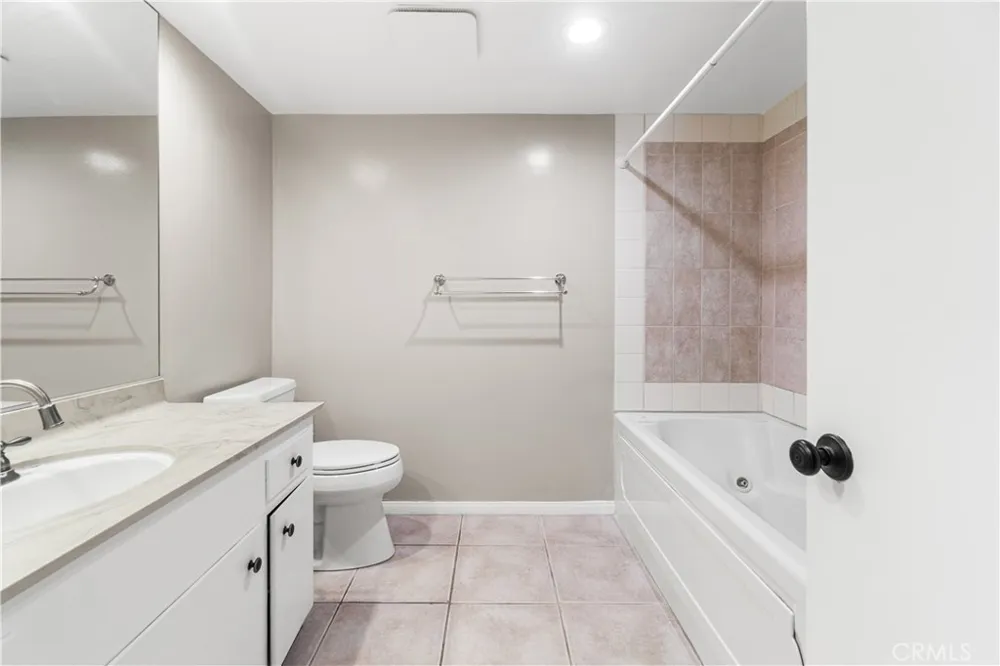 2699 E 20th Signal Hill, CA 90755