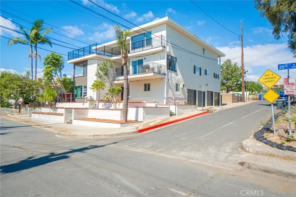 2699 E 20th Signal Hill, CA 90755
