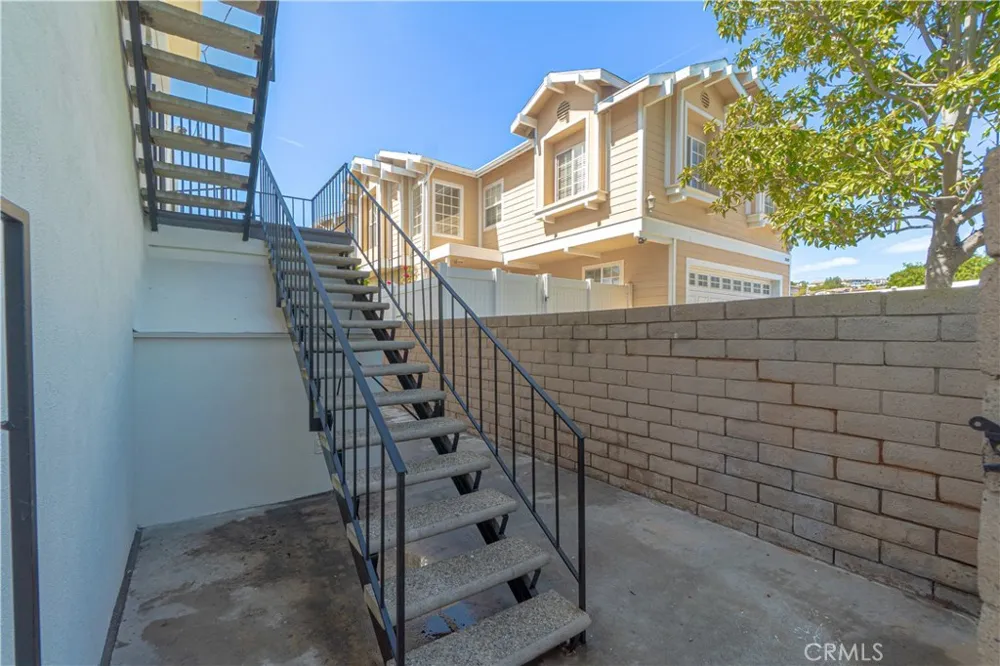 2699 E 20th Signal Hill, CA 90755