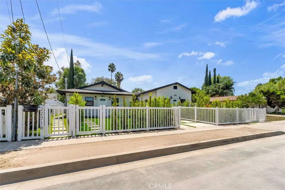22714 Schoolcraft #3 West Hills, CA 91307