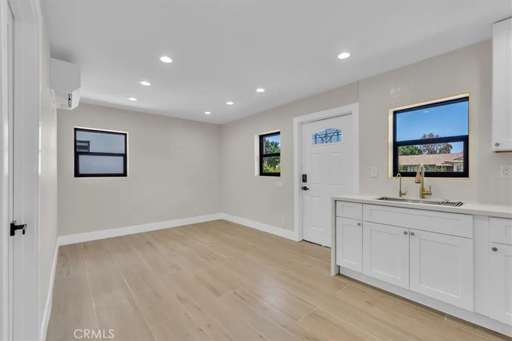 22714 Schoolcraft #3 West Hills, CA 91307