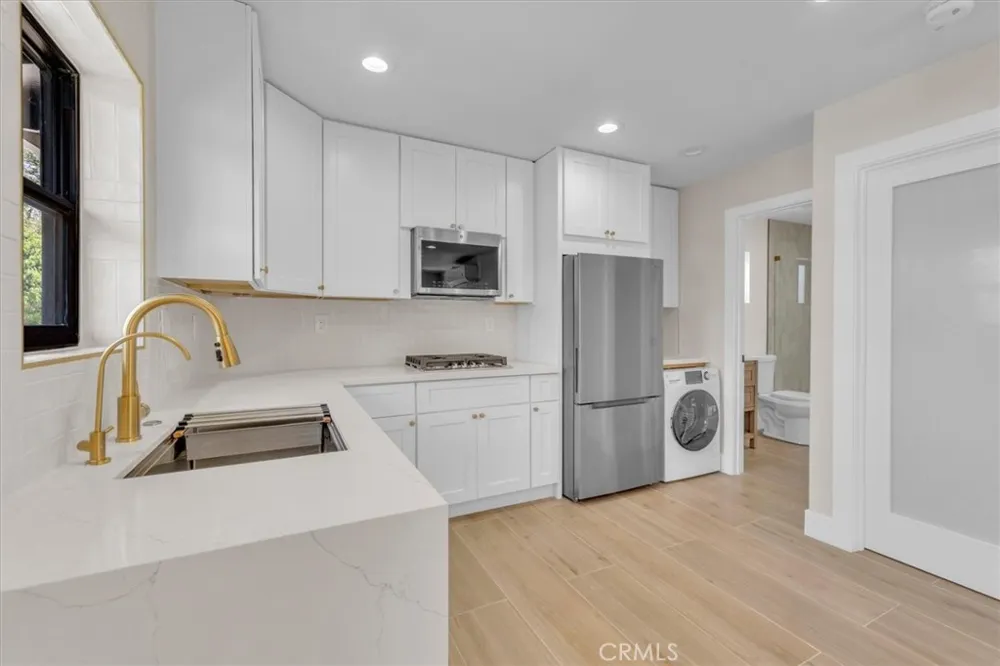 22714 Schoolcraft #3 West Hills, CA 91307