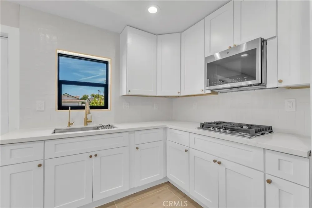 22714 Schoolcraft #3 West Hills, CA 91307