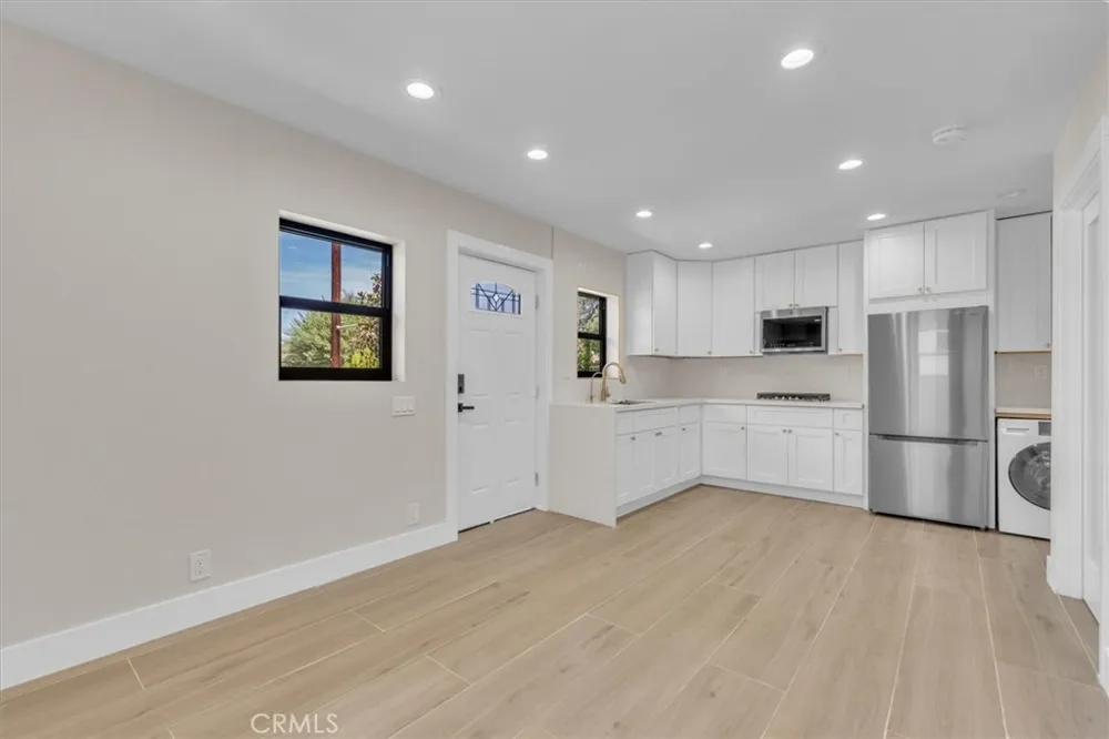 22714 Schoolcraft #3 West Hills, CA 91307
