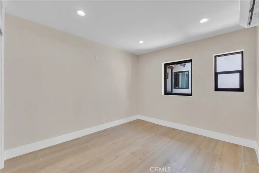22714 Schoolcraft #3 West Hills, CA 91307