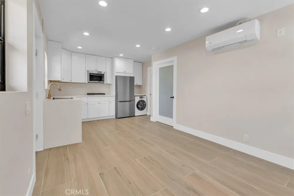 22714 Schoolcraft #3 West Hills, CA 91307