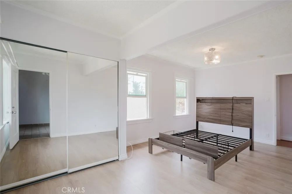 1634 Alexandria Avenue Los Angeles, CA 90027