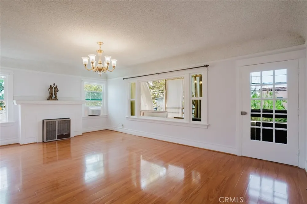 1634 Alexandria Avenue Los Angeles, CA 90027