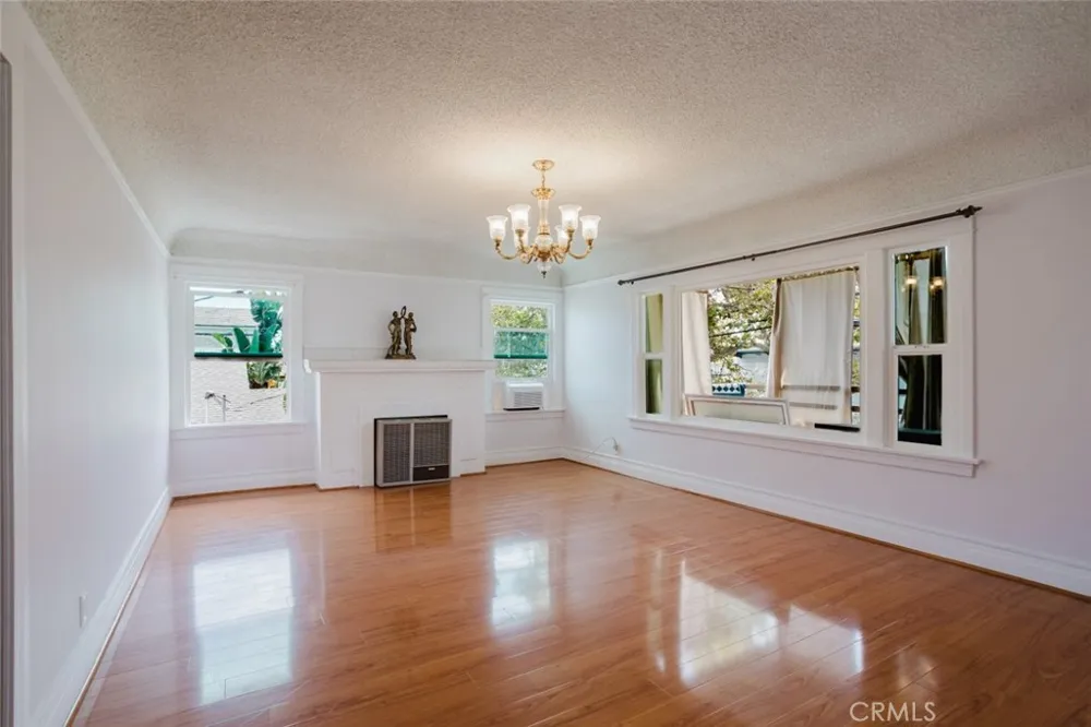 1634 Alexandria Avenue Los Angeles, CA 90027