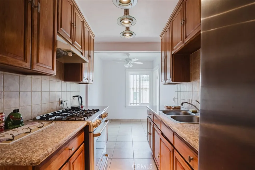 1634 Alexandria Avenue Los Angeles, CA 90027