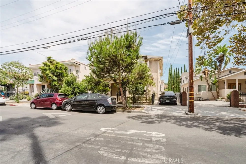 1634 Alexandria Avenue Los Angeles, CA 90027