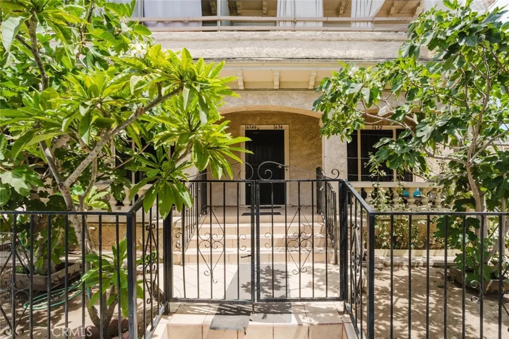 1634 Alexandria Avenue Los Angeles, CA 90027