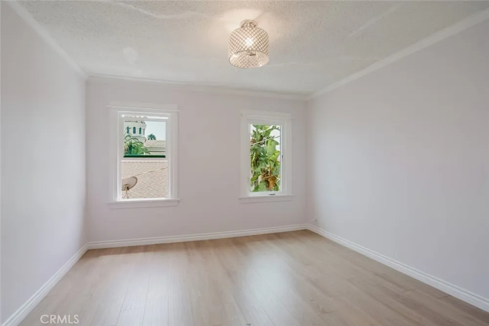 1634 Alexandria Avenue Los Angeles, CA 90027