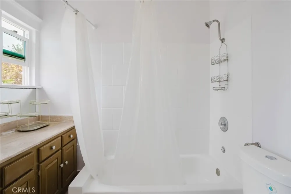 1634 Alexandria Avenue Los Angeles, CA 90027