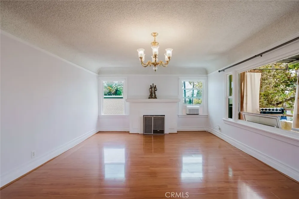 1634 Alexandria Avenue Los Angeles, CA 90027