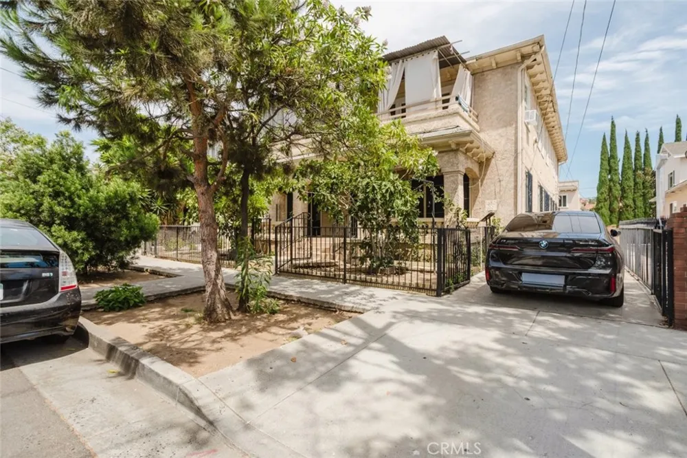 1634 Alexandria Avenue Los Angeles, CA 90027