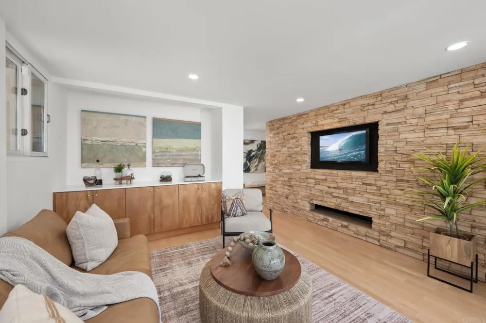 280 Torrey Pines Terrace Del Mar, CA 92014