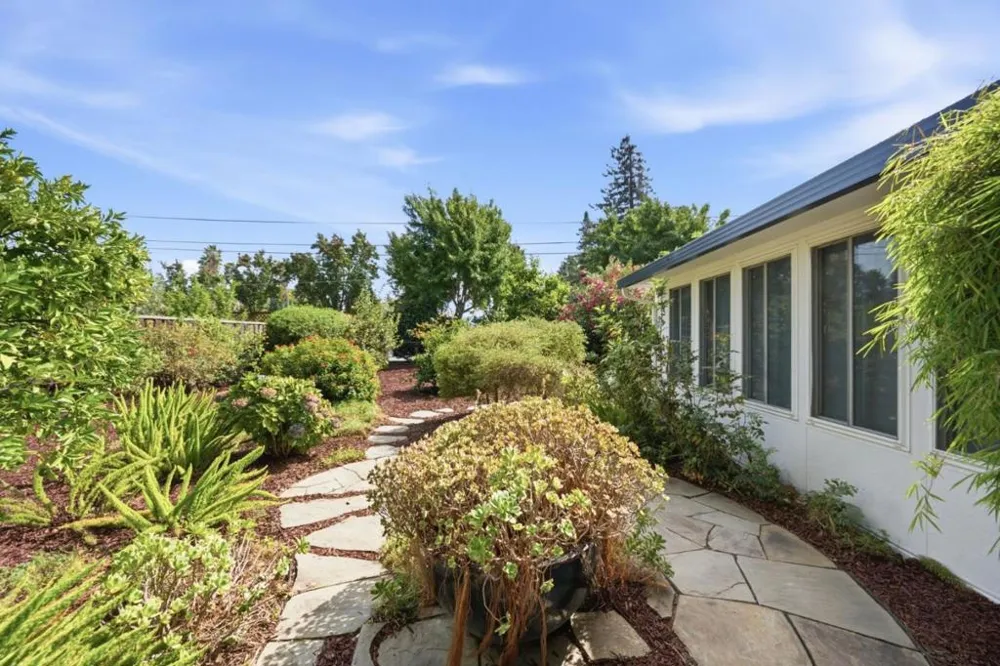 190 E Middlefield Road Mountain View, CA 94043