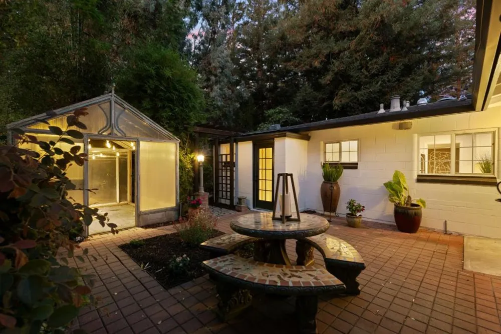 190 E Middlefield Road Mountain View, CA 94043