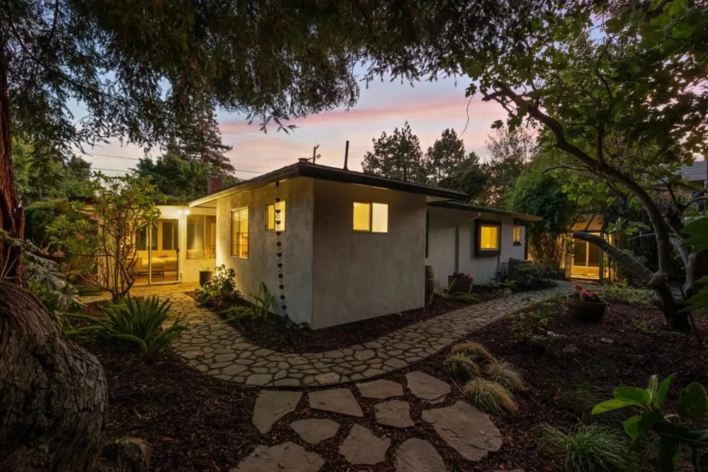 190 E Middlefield Road Mountain View, CA 94043