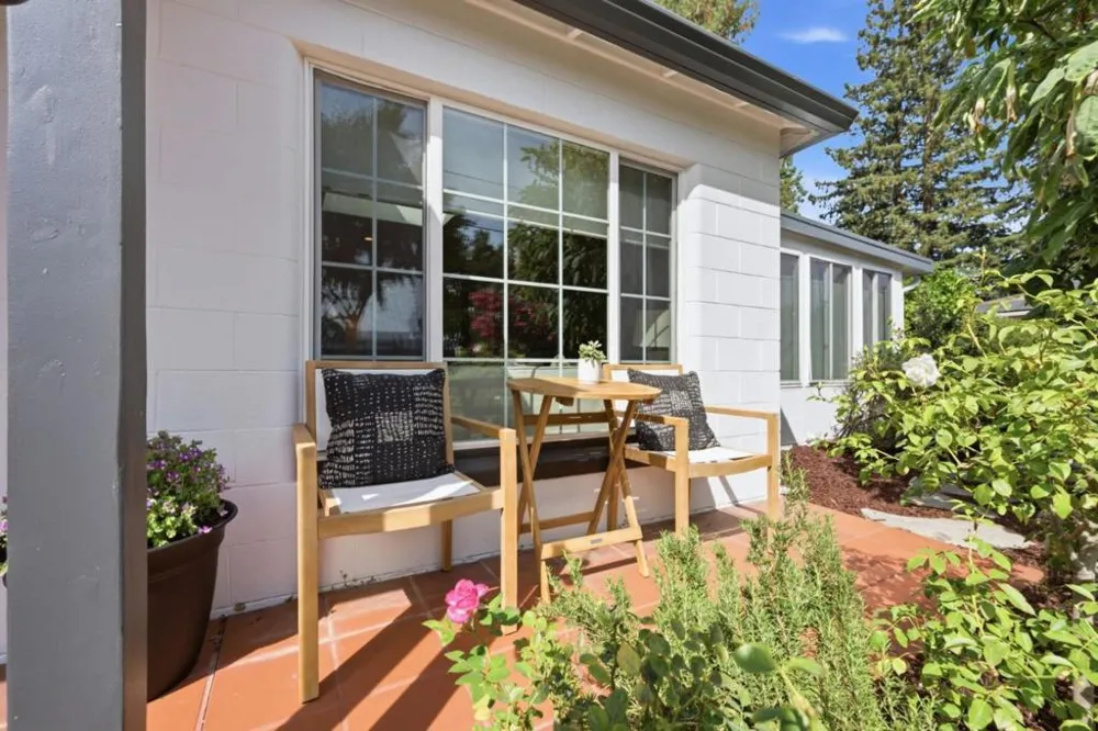 190 E Middlefield Road Mountain View, CA 94043